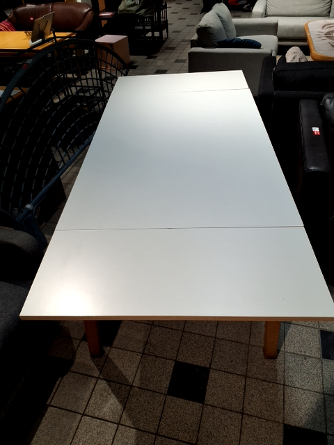 Spisebord med udtræk